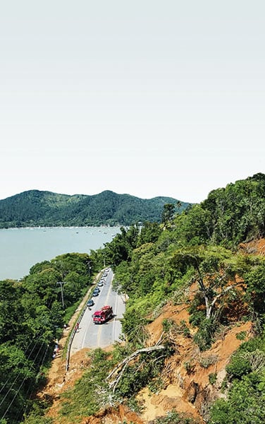 Deslizamento na Rio-Santos, em Ubatuba,Defesa Civil de Ubatuba