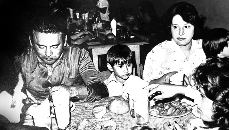 Da esquerda para a direita, o pai, Délio, frei Wilmar Villalba Ortiz e a mãe, Cleonice, arquivo pessoal