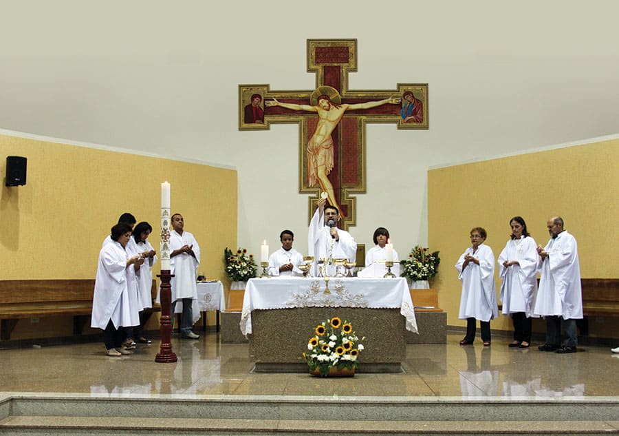 Frei Wilmar Villalba Ortiz em celebração eucarística na paróquia Maria Imaculada, em Santo André (SP), Letícia Somensari