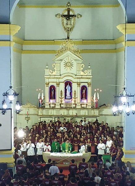 Frei Wilmar Villalba Ortiz em celebração<br />
Eucarística na Igreja Matriz Exaltação da Santa Cruz, em Ubatuba (SP), arquivo pessoal